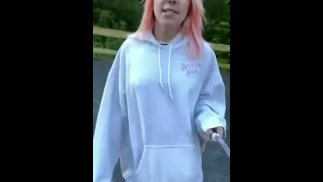 TEASER 公开敢于穿裙被毁裸体走秀