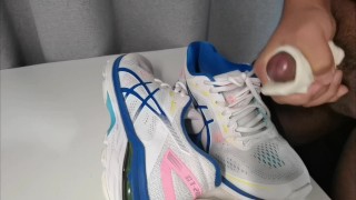 Sperme sur les baskets Asics de GF