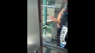Dur dans l’ascenseur