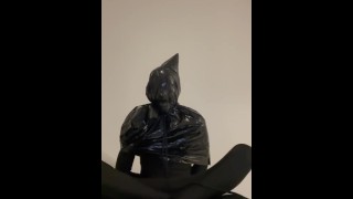 Zentai Breathplay dans un sac de déchets