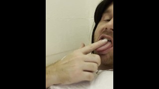 CindiCsissy suce et mange du sperme 