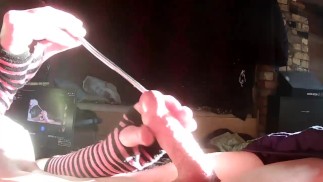 Cute femboy speelt met klinkende weg en heeft een grote cumshot