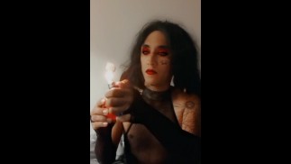 小柄なLatinaスモーク&ブロークラウド-61