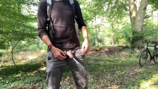 放尿男が見せびらかす