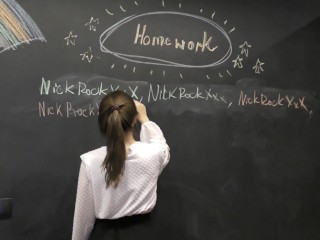 恥ずかしがり屋の同級生が授業後に先生の巨根をしゃぶる!18歳