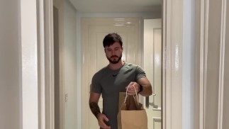 Humilhação do pênis pequeno Entregador de alimentos