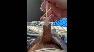 Cumming in prepuzio usando vibratore