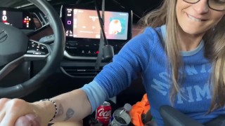 Branlette dans le parking, ne l’avait pas caressé à jamais!