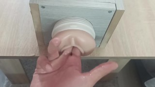 Foder meu brinquedo na mesa acabou em CREAMPIE 💦