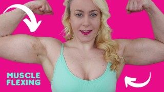 Hot blonde fléchissant le bicep milf muscualar bodybuilder