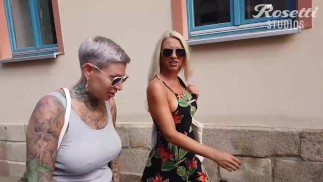 Die 2 Blondinen von der Strasse - 2 MILF´s abgeschleppt