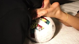 Foot Worship - Lèche mes pieds après le match