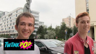 Twink Pop - Un beau mec a besoin d’argent et sa seule façon de Get It est de se faire défoncer le trou du cul