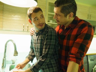 Rocky Vallarta Martèle Son Beau-fils Latino et Cums Dans SA Bouche - DadCreep