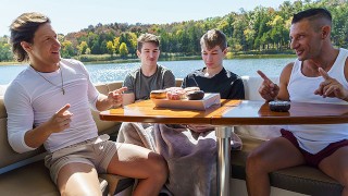 Step Dads Jax Thirio et Dalton Riley se relaient pour pilonner leur beau-fils minet sur un bateau - FamilyDick