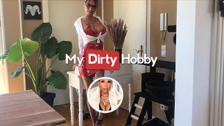 MyDirtyHobby - Un stagiaire jouit sur les gros seins de sa patronne