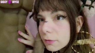 Gebrochene Sissy zeigt ihr Zimmer und Sissygasmen