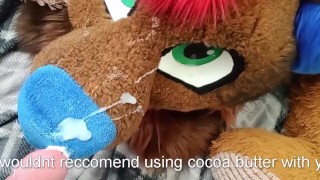 Sperme sur fursuit jusqu’à ce qu’il soit complètement couvert