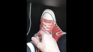 Viens lecher mes converse