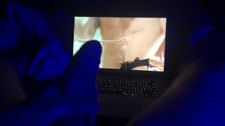 éjacule en regardant du porno