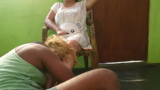 Massage des pieds de la maîtresse sri lankaise et fin heureuse avec ma femme sissyboy femdom amour Sri lankan xxxx