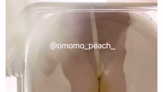 【透明椅子で撮影の待機中におもらし】#omorashi #peeaccident #desperation wetting #pee desperation