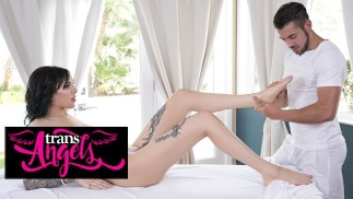 TRANS ANGELS - Dante s’occupe de la bite de Ryder Monroe jusqu’à ce qu’elle soit excitée