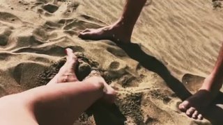 donnez-vous pipi les pieds du touriste dans le désert voyeur excité