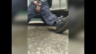 Pisse desesperee a l'exterieur et èjaculation sur un camion apres un long trajet