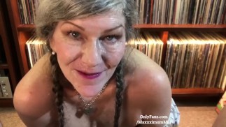 Cum Addicted Slutty Stepmom séduit beau-fils • POV Blowjob + Facial ! 💦 Complet sur FANSLY !