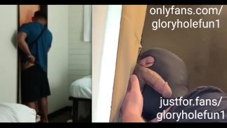 Jock latino de 19 ans souffle une énorme charge sur mon visage de l’autre côté sur onlyfans gloryholefun1