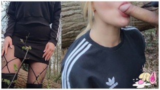 Le SEXE EN PLEIN AIR avec un inconnu dans la FORÊT était chaud ! BJ et minijupe en place!