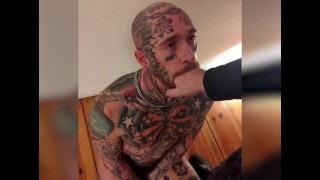 PERVERT Media - Inkedbrln obtient sa gorge de pédé avec un énorme gode!