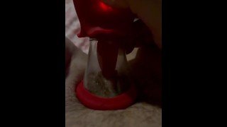 Il vibratore di rosa da leccare di figa mi fa sborrare rapidamente