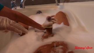 Skutečná hotelová pokojská mě chytí onanování a čistí můj penis (PÉRO UVNITŘ RUKAVIC)