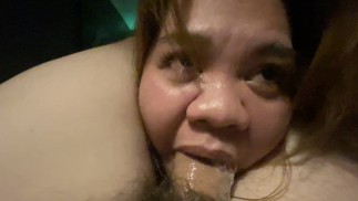 POV: Thick asiatique coincée dans la jambe et dans la gorge