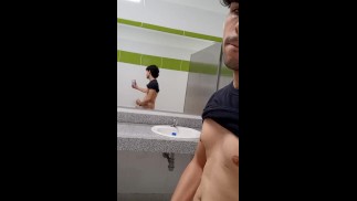 semen en espejo del baño de mi universidad paja publico cruising