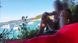 EXTREME Nude Public J'exhibe ma chatte devant un homme sur une plage publique et il m'aide à gicler