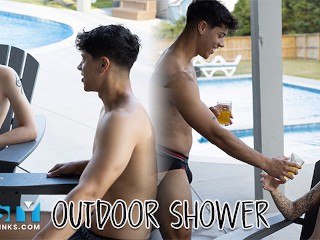 NastyTwinks - Ducha Al Aire Libre - Jay Angelo Se Ducha Cuando Jordan Haze Se Une, Folla En La Ducha a Pelo