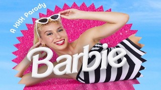 Busty Kay Lovely as BARBIE explorant sa nouvelle sexualité dans le monde réel