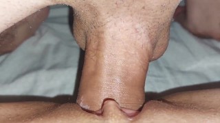 Giocando con la sua figa finché non mi implora di scoparla ( squirtando 💦)