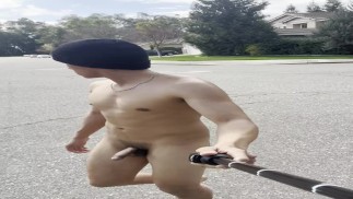 College Twink é pego totalmente nu na rua !! 😱