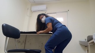 护士下班回家为老板录制自制色情片，她想要激烈的性爱