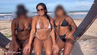 Me exibindo na praia com minhas amigas gostosas