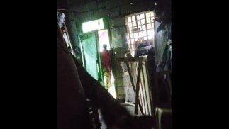 Salsal habang nasa pinto si nanay-(masturbated while mom was talking to aunt)