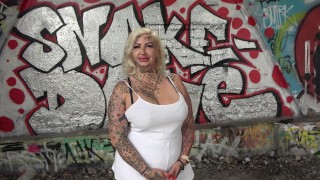 Casting porno avec le mannequin tatoué Jeanny de Berlin