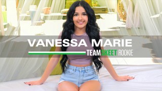 Vous savez que nous Love une nouvelle fille TeamSkeet autant que vous le faites tous - Enjoy la nouvelle fille du porno !