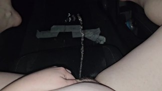 運転中に小便でフロントシートを氾濫