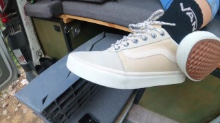 MissAtri 展示他们的 Vans 鞋底