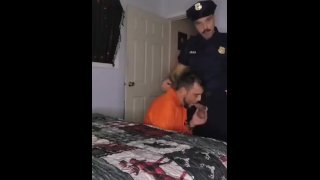 Polizist und Insasse ficken hart Halloween